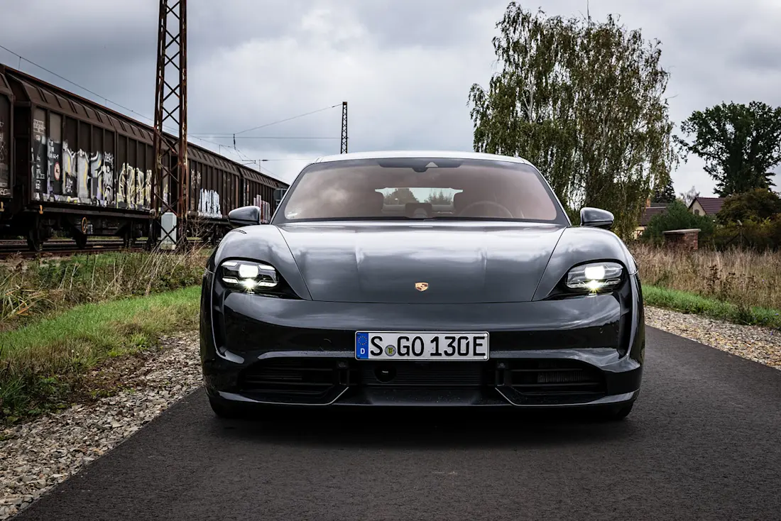Porsche-Taycan-Front2 Porsche-Taycan-Front2