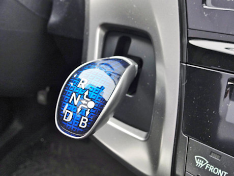 Editorial 2015 toyota prius v sh 34