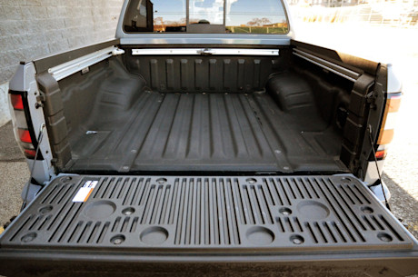 Nissan Frontier PRO-4X 2022 : essai routier Body Image