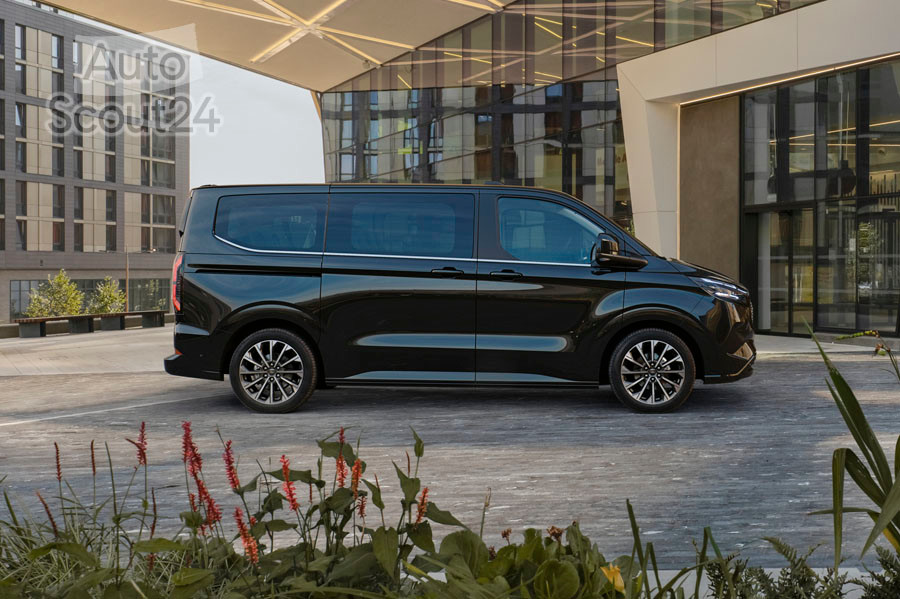 2022_FORD_TOURNEO_TITANIUM_03.jpg