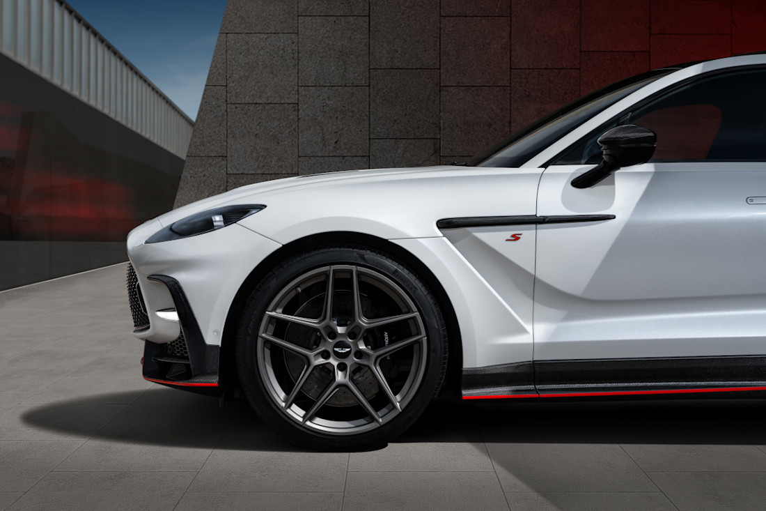 Aston-Martin-DBX-S-2025 (9).jpg