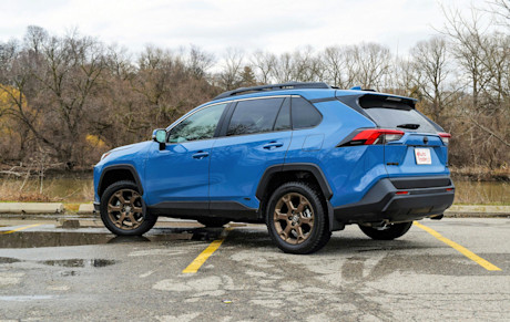 Editorial 2023 toyota rav4 xle hybrid 230619 04 sha