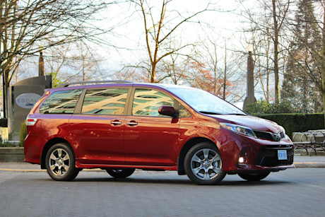 Editorial 2019 toyota sienna se awd v6 7 pass 02 dh