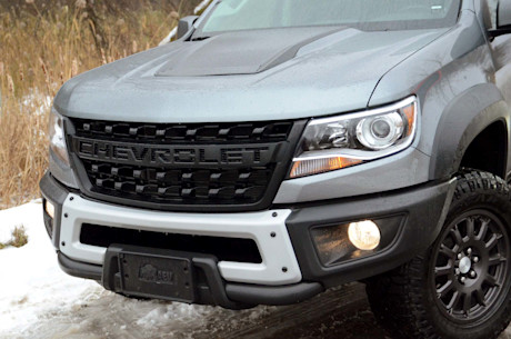 Chevrolet Colorado ZR2 Bison 2020 vs Jeep Gladiator Rubicon 2020 : match comparatif Image
