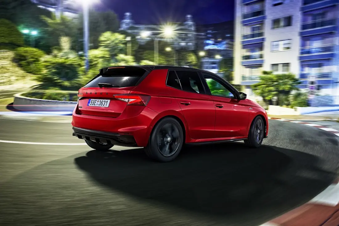 Skoda Fabia Monte Carlo (2023) rijdend, achteraanzicht Skoda Fabia Monte Carlo (2023) rijdend, achteraanzicht