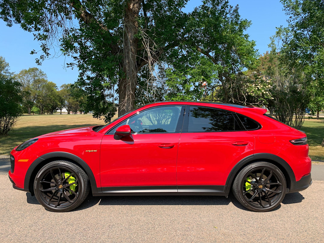 Editorial 2022 porsche cayenne e hybrid coupe 02 mg