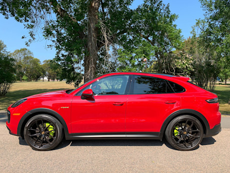 Editorial 2022 porsche cayenne e hybrid coupe 02 mg
