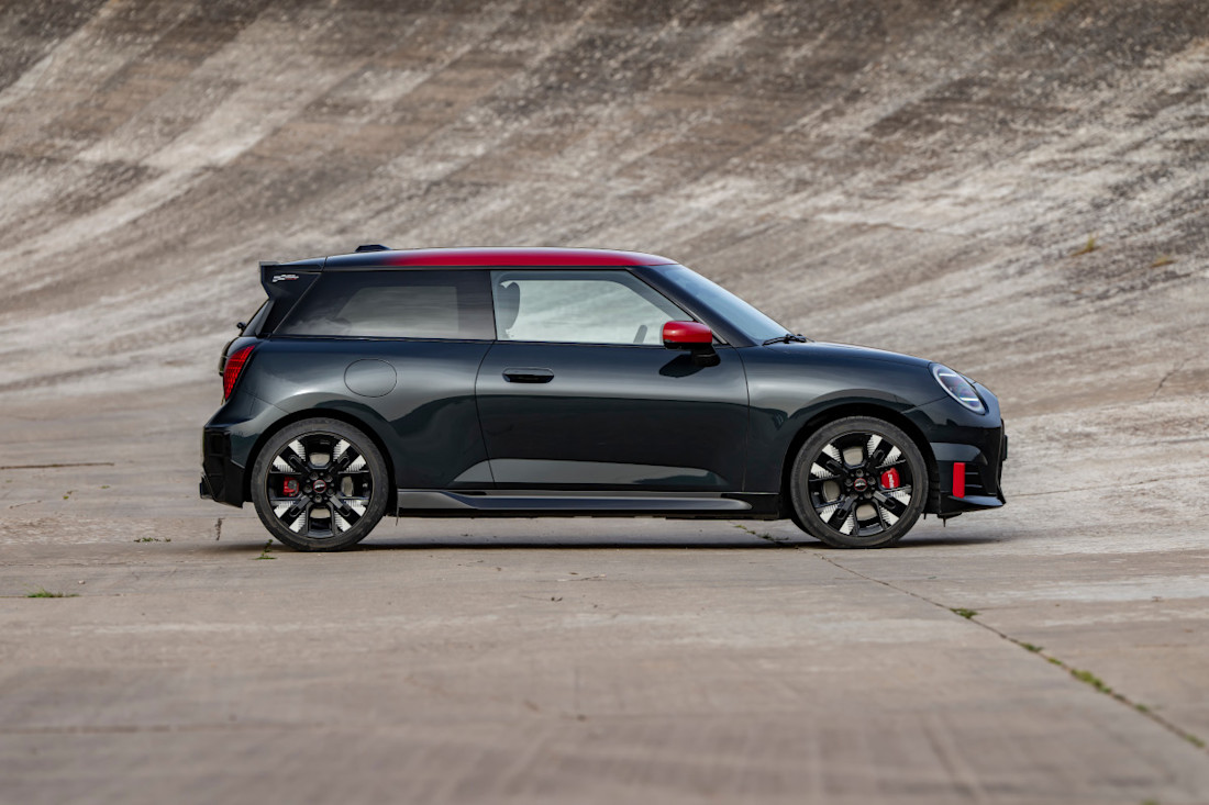 P90571678_highRes_the-mini-john-cooper.jpg