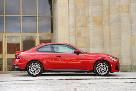Editorial 2023 bmw 230i xdrive coupe 07 jl