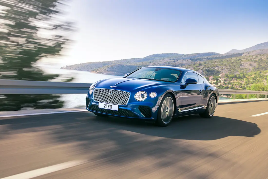 AS24 Bentley rijdend voor