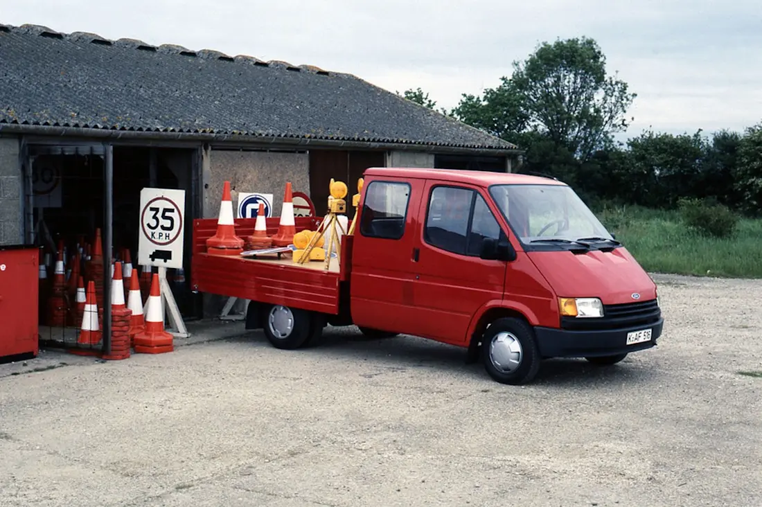 BEBE20251009 60 jaar Ford Transit 04
