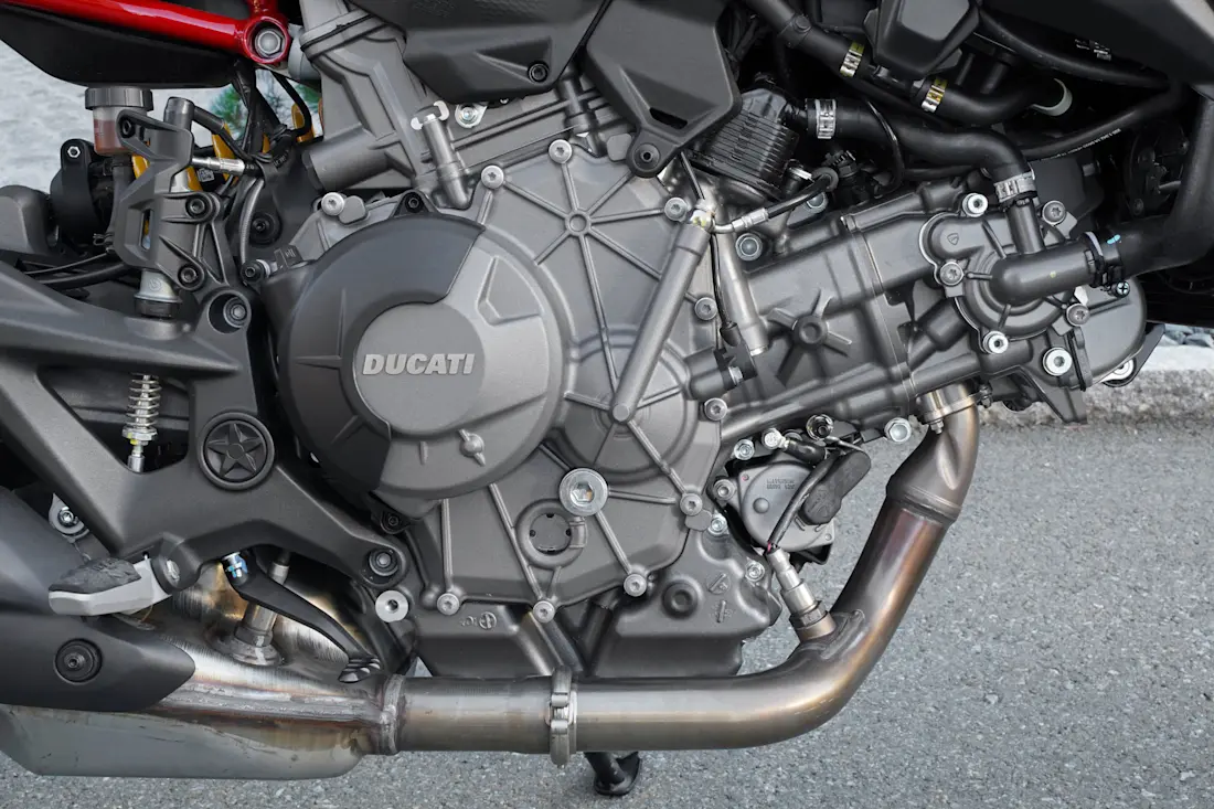 9 ducati-monster-2026-v2-motor