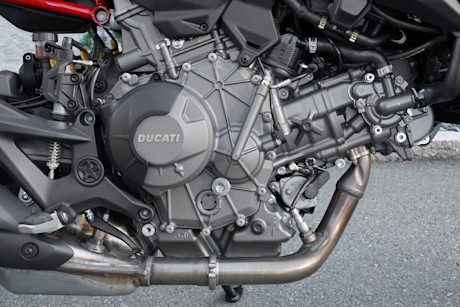 9 ducati-monster-2026-v2-motor