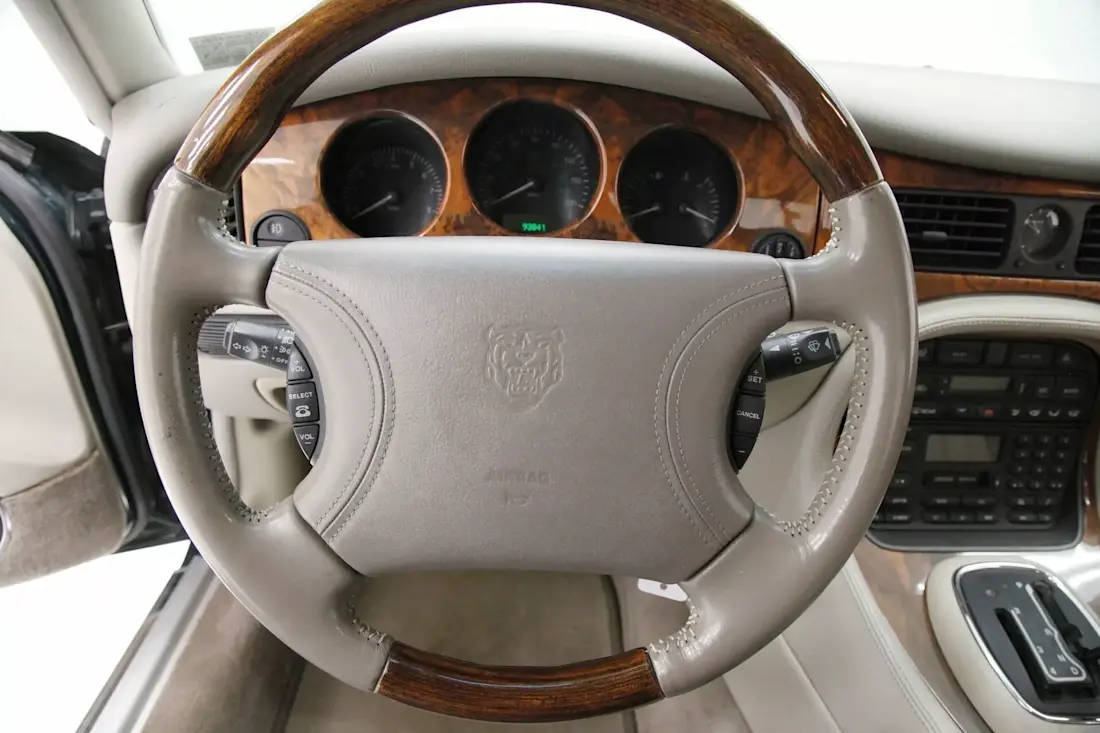 jaguar-xj-pick-up- (1).webp