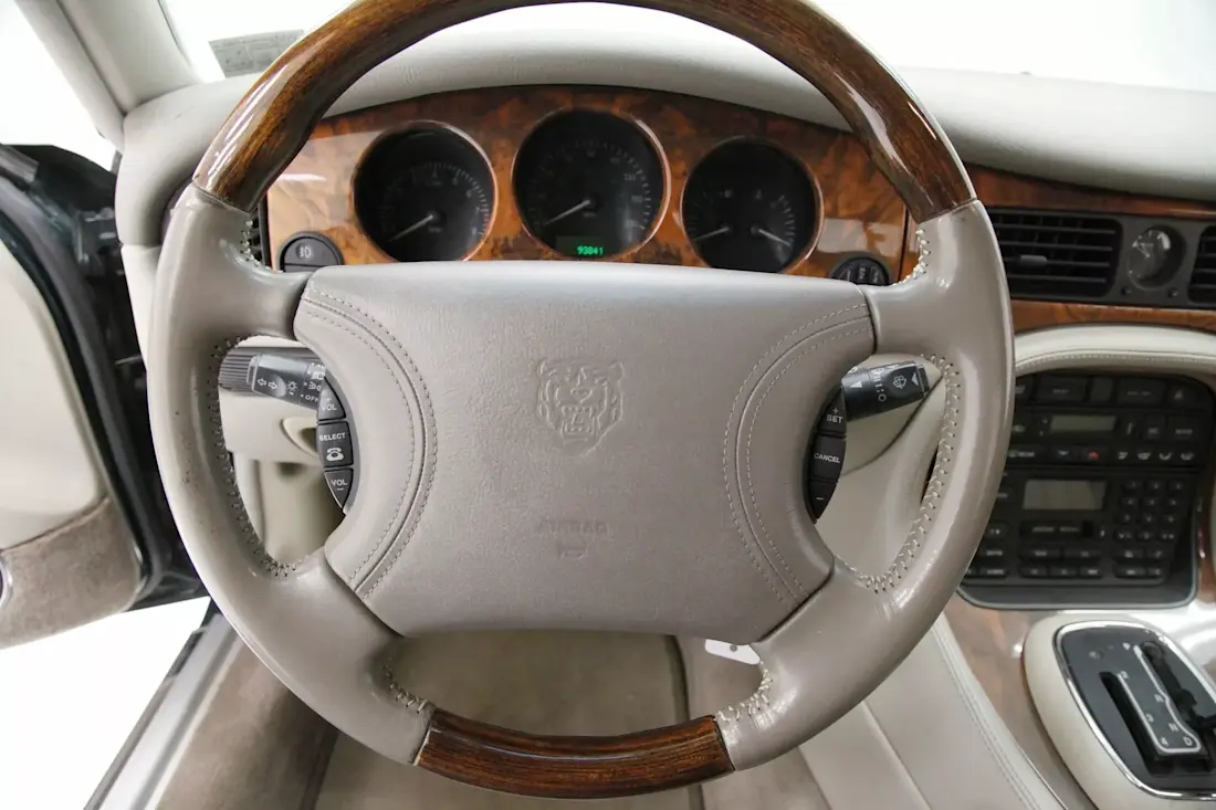 jaguar-xj-pick-up- (1).webp