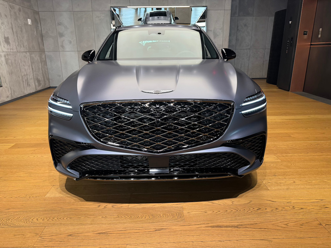 2027 Genesis GV70 Prestige Graphite 02.jpg