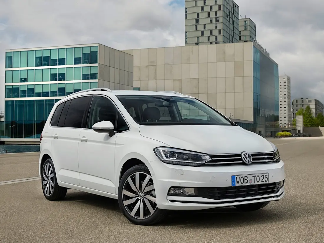 Volkswagen-Touran-2016-HD-30e92f511c545ce1a45b2c73382e90f18bc2647f6
