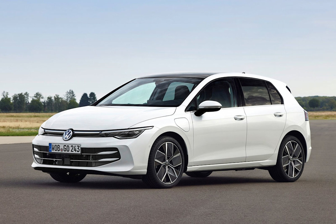 Volkswagen-Golf-2024-1600-02.jpg