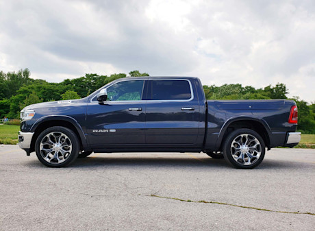 Editorial 2019 ram 1500 laramie longhorn 03 sw