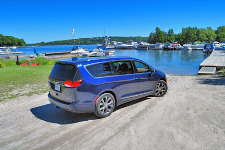 Editorial 2018 chrysler pacifica limited 01 mb