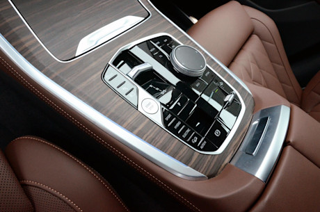 BMW X5 xDrive50e 2024 : essai routier Body Image