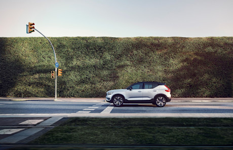 Volvo XC40 Recharge P8 AWD Side 1