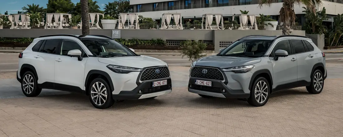 2022-corolla-cross-hybrid-dpl-combo-static-001