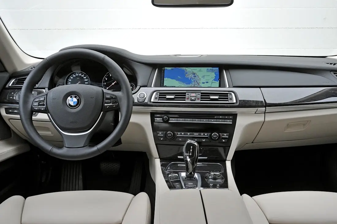 bmw-730d-cockpit