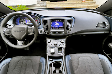 Editorial 2015 chrysler 200 s ts 15 2663