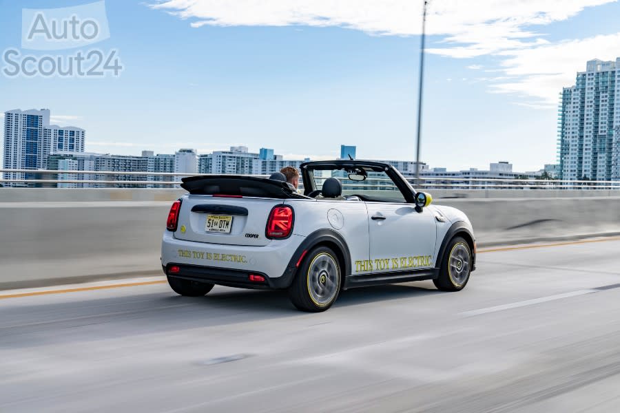 P90471727_highRes_mini-cooper-se-conve.jpg