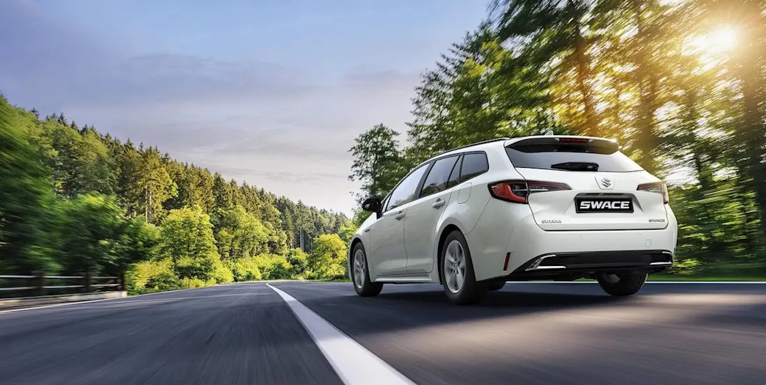 Suzuki Swace (2023) statisch, achteraanzicht