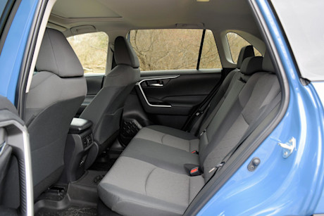 Editorial 2023 toyota rav4 xle hybrid 230619 10 sha