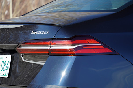 BMW 550e xDrive 2025 : essai routier Image