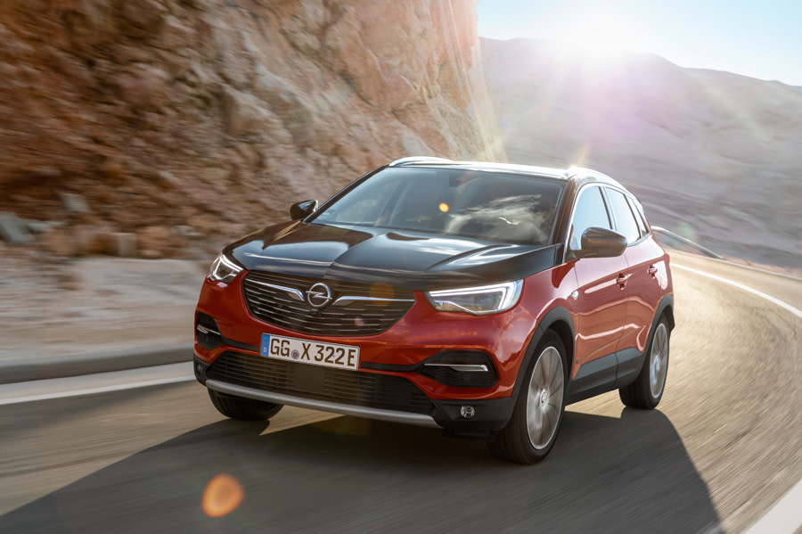 Opel-Grandland-X-Hybrid4 (2).jpg