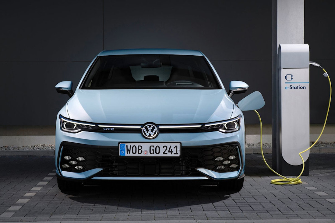 Volkswagen-Golf_GTE-2024-1600-07.jpg