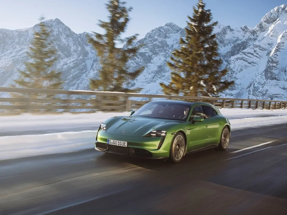 porsche-taycan-turbo-s-sport-turismo-front porsche-taycan-turbo-s-sport-turismo-front