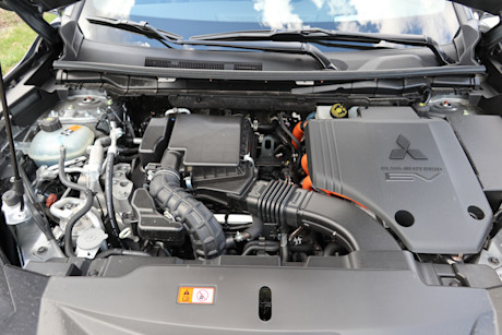 Editorial 2024 mitsubishi outlander phev gt premium 42