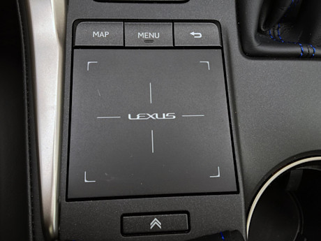 Lexus NX 300h 2021 : essai routier Image
