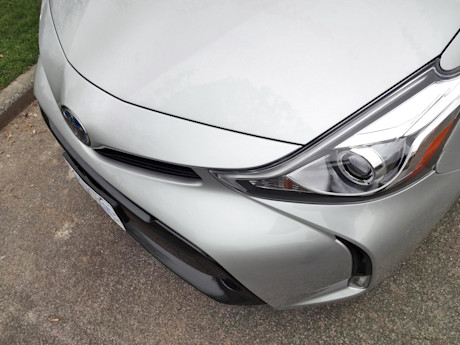 Editorial 2015 toyota prius v sh 12