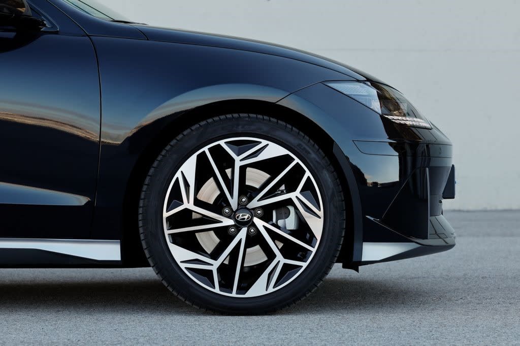 hyundai-ioniq-6-driving-experience-0323-exterior-19_wid_1024_bfc_off