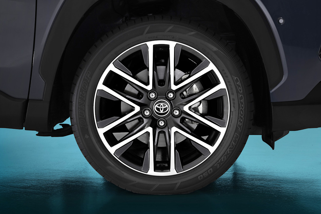 vernieuwde-toyota-corolla-cross-2025-zet-grote-muil-op-en-doet-volkswagen-na-2025-10.jpg