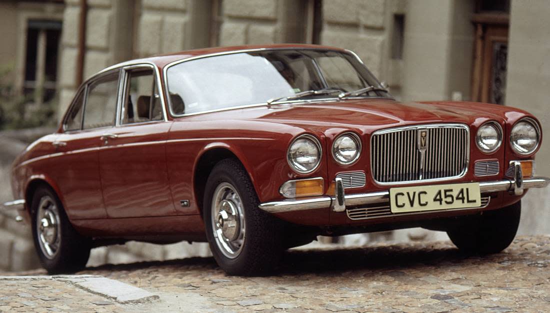 1v4pKBOqrtoak7kYIR1o4H-05d20eb537b0cb403a995490fe9f28ff-jaguar-xj12-front-1100