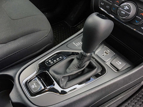 Editorial 2020 jeep cherokee north altitude 28 db fr