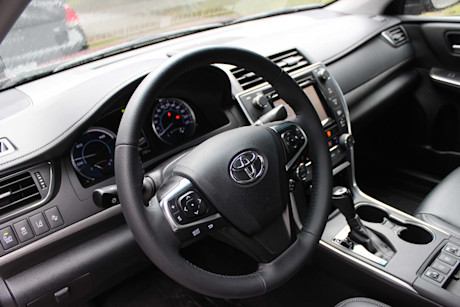Editorial 2017 toyota camry hybrid xle dh 16