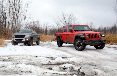 Chevrolet Colorado ZR2 Bison 2020 vs Jeep Gladiator Rubicon 2020 : match comparatif Image