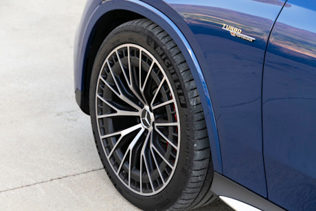 Editorial 2025 mercedes amg glc 63 s fd 231016 17 jw