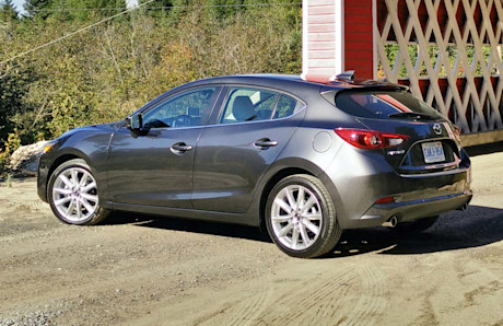 Editorial 2017 mazda3 sport 08 jbe