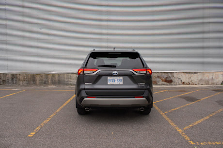 Kia Sportage HEV 2023 vs Toyota RAV4 Hybride 2022 : match comparatif Image