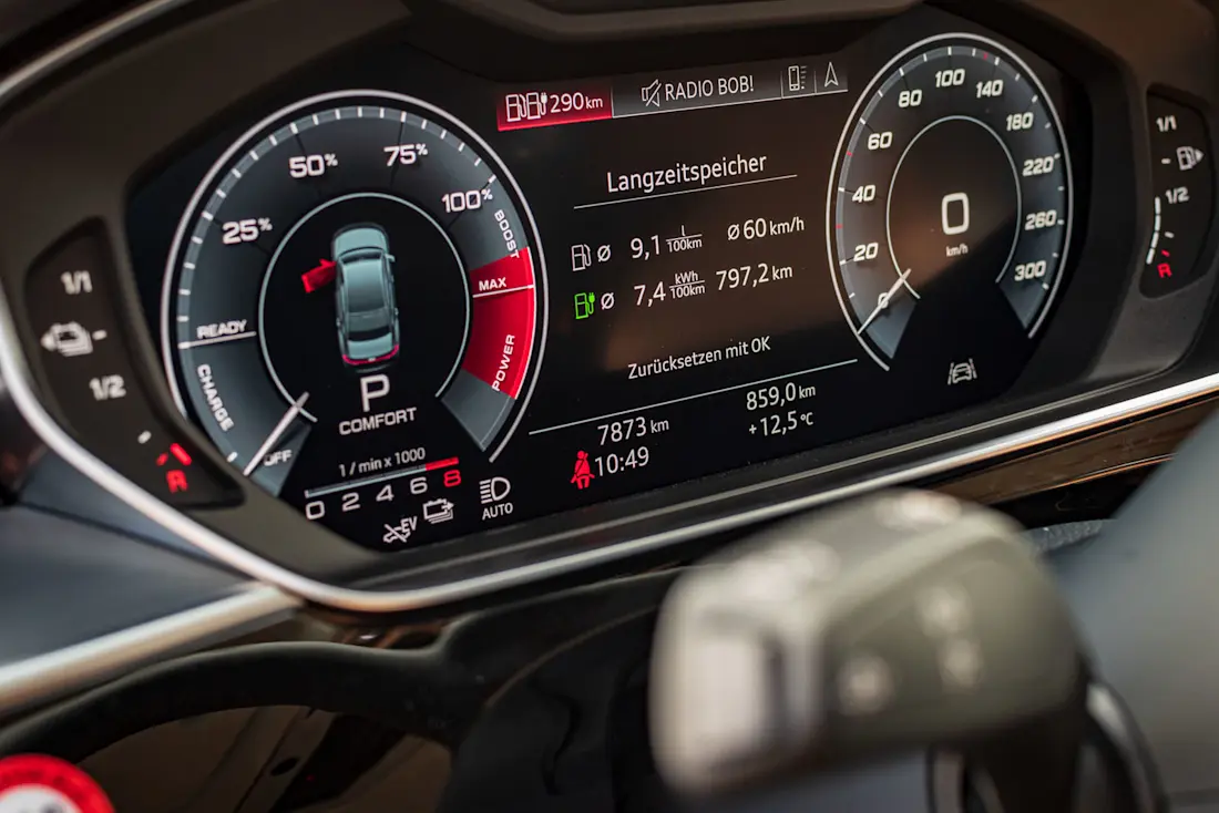 Audi-A8-60TFSIe-2020-Virtual-Cockpit