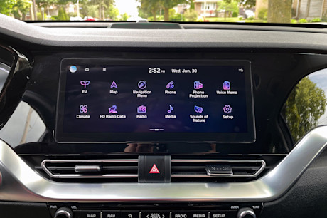 Editorial 2021 kia niro ev sx touring 24 ct